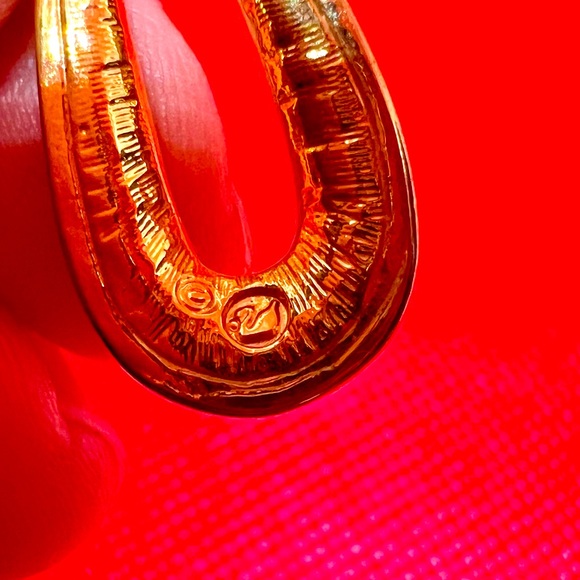 Swarovski Crystal Dangling Post Earrings Gold Plated Swan Stamp EUC - Picture 9 of 13